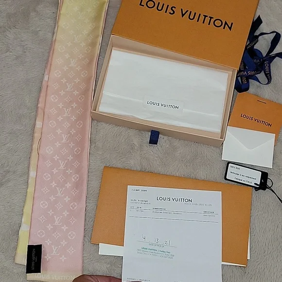 Louis Vuitton Monogram Gradient By The Pool Bandeau M76780 - Picture 9 of 15